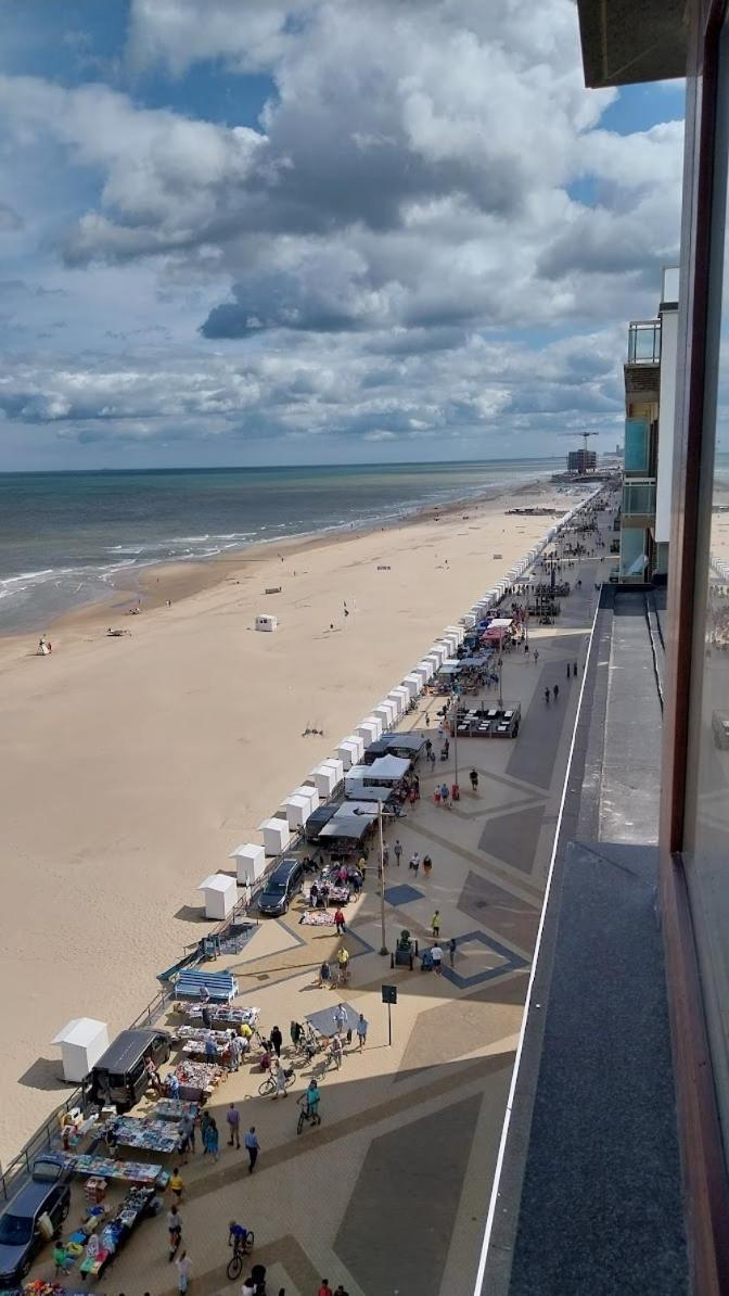 Lovely N° 9 Op Ieder Moment Een Prachtig Zeezicht & Zwembad Middelkerke Exterior foto