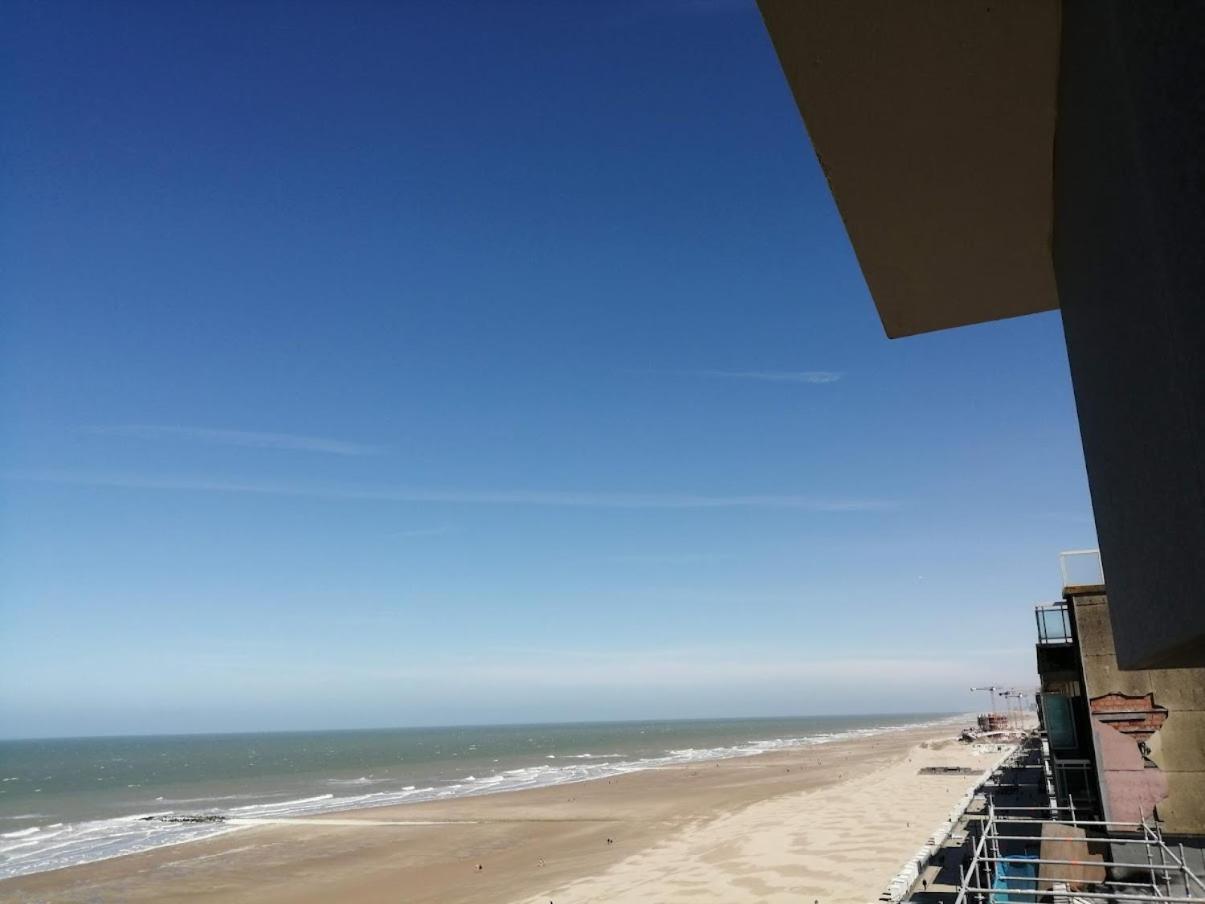 Lovely N° 9 Op Ieder Moment Een Prachtig Zeezicht & Zwembad Middelkerke Exterior foto